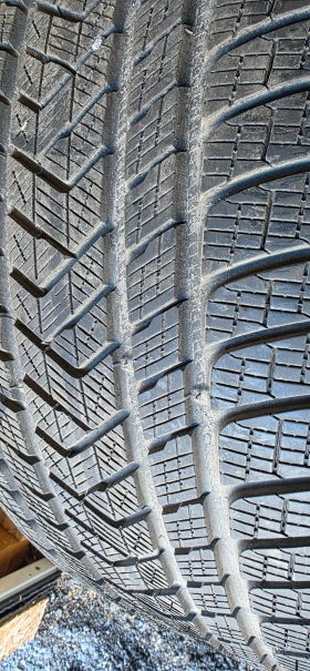 Гуми Зимни 315/40R21, снимка 1