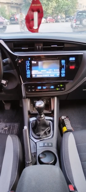 Toyota Auris, снимка 10