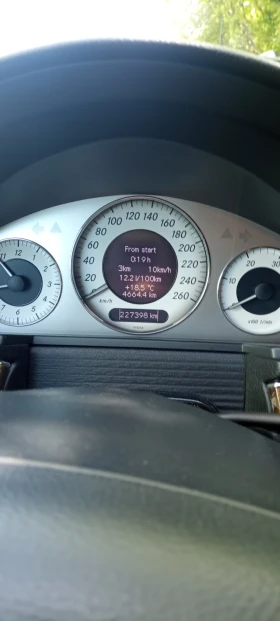 Mercedes-Benz E 320, снимка 8
