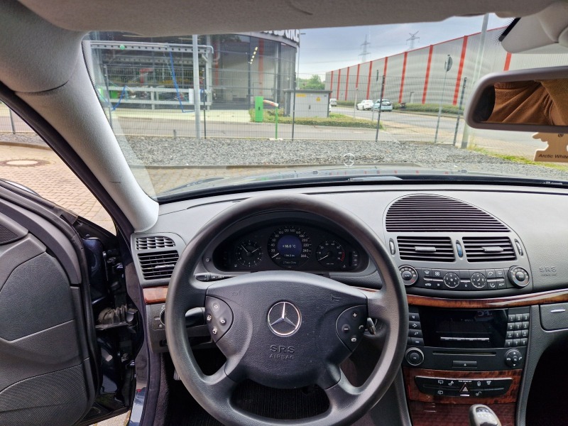 Mercedes-Benz E 200, снимка 11 - Автомобили и джипове - 46288751