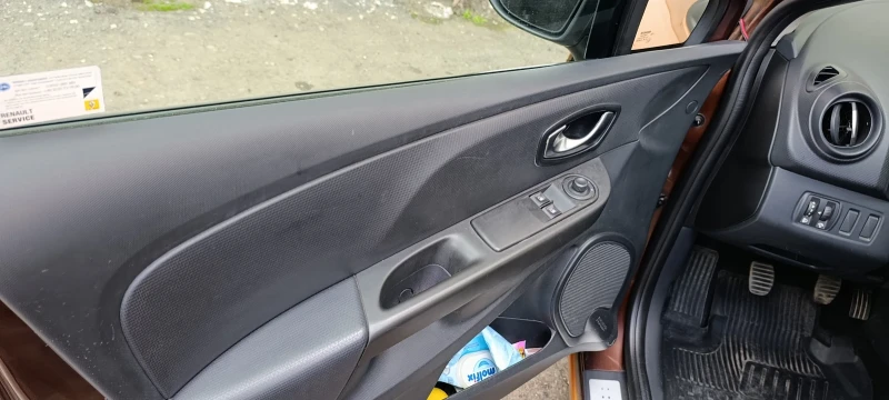 Renault Clio 4, снимка 6 - Автомобили и джипове - 52168448