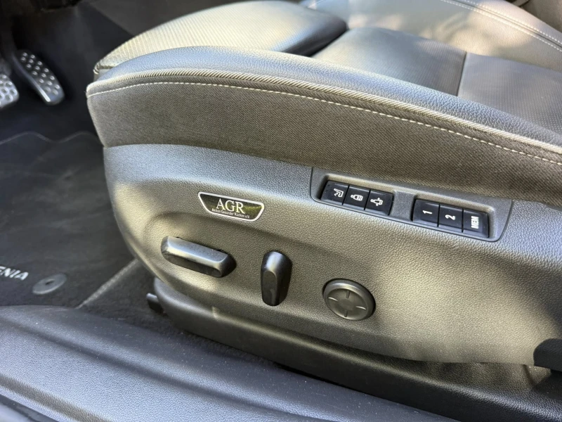 Opel Insignia 2.0T 4x4 260kc, снимка 10 - Автомобили и джипове - 53205488