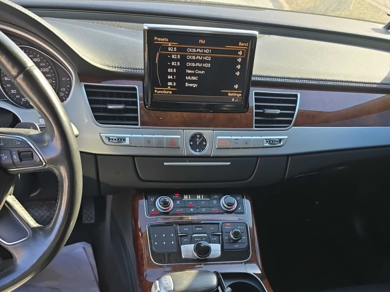 Audi A8 * Premium * CARFAX * QUATTRO * АДАПТИВНО ВЪЗДУШНО, снимка 9 - Автомобили и джипове - 53464280