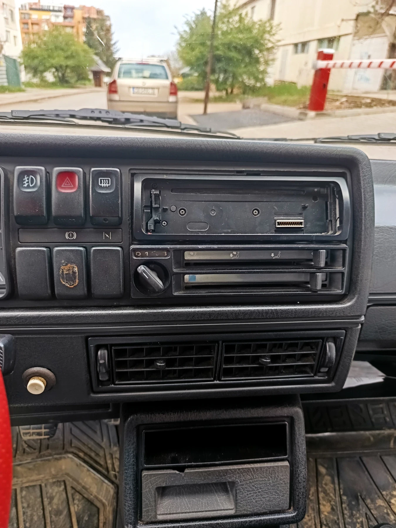 VW Golf Автоматик 1.6 газ - изображение 5