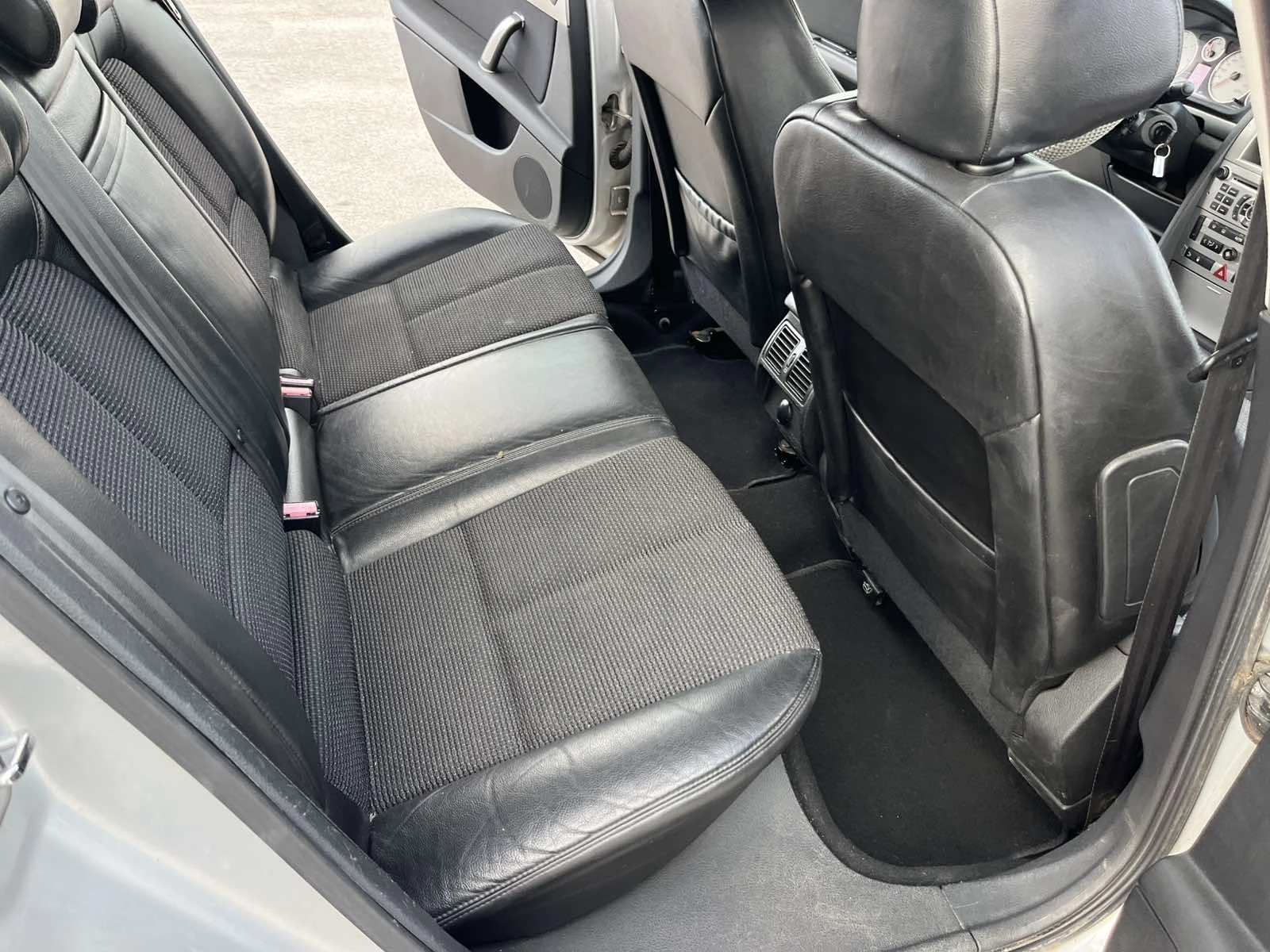 Peugeot 407 2.0HDI 136 кс КЛИМАТРОНИК РЕГИСТРИРАНО ОБСЛУЖЕНО - изображение 10