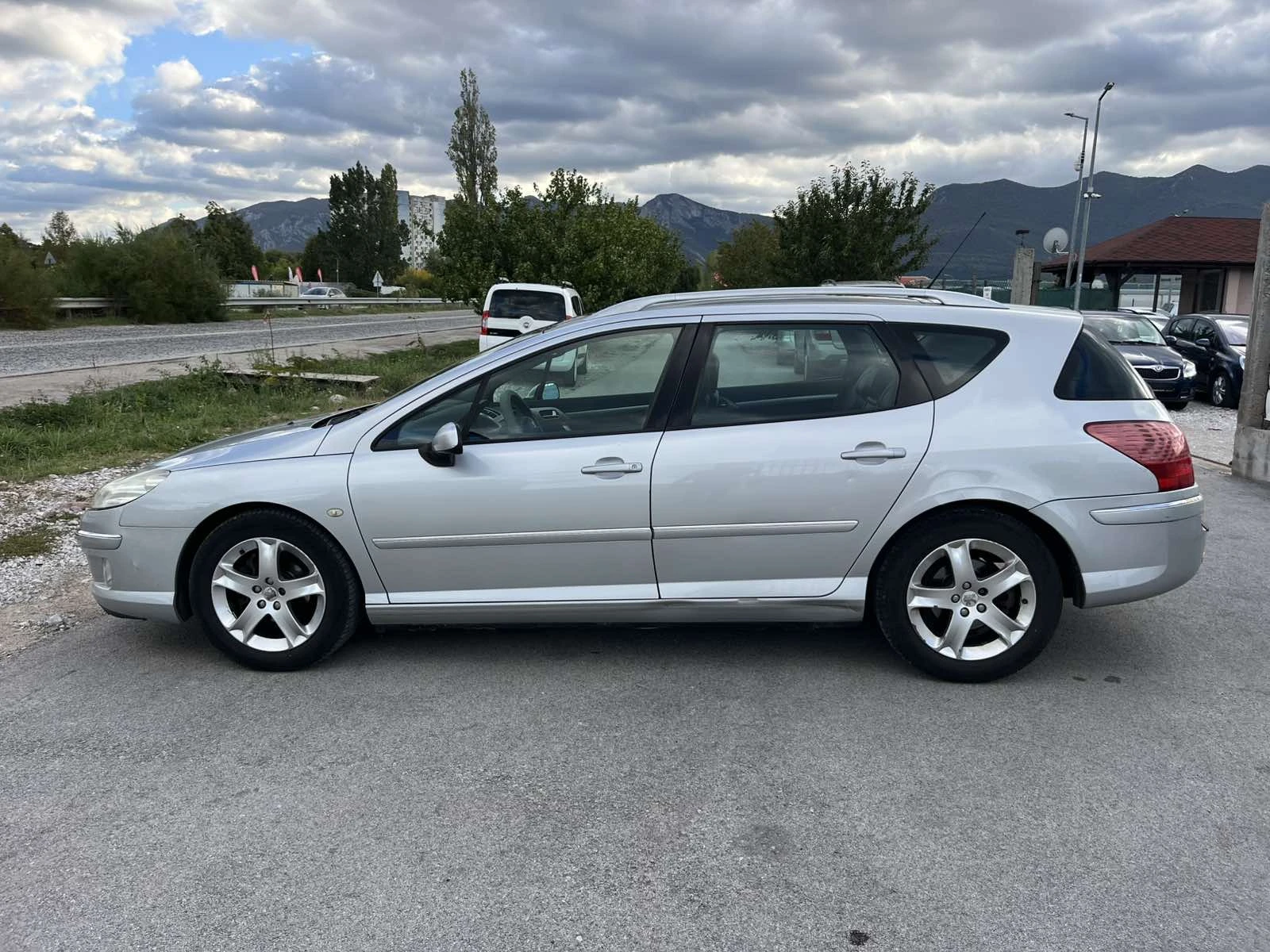 Peugeot 407 2.0HDI 136 кс КЛИМАТРОНИК РЕГИСТРИРАНО ОБСЛУЖЕНО - изображение 6