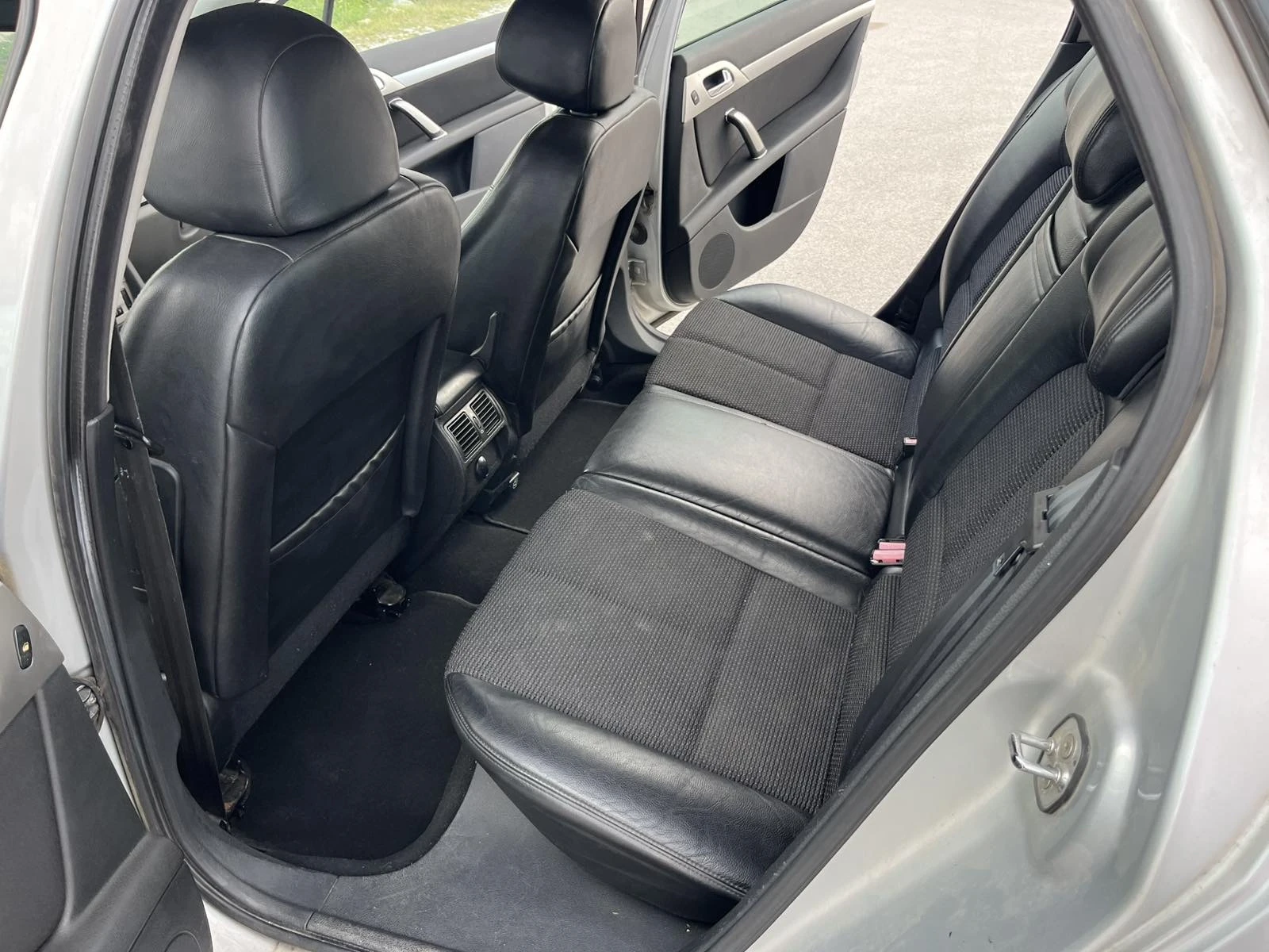 Peugeot 407 2.0HDI 136 кс КЛИМАТРОНИК РЕГИСТРИРАНО ОБСЛУЖЕНО - изображение 9