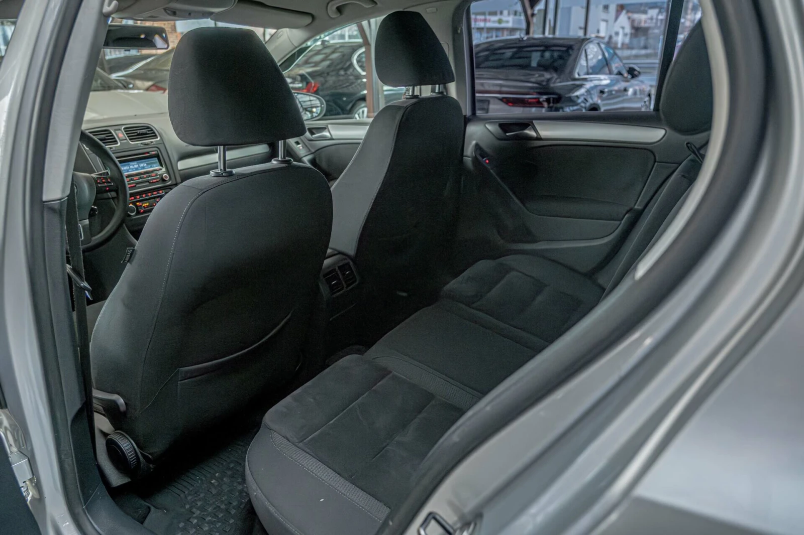 VW Golf 1.6TDI/DSG/Климатроник/МултиВолан/Автопилот, снимка 8 - Автомобили и джипове - 53738358