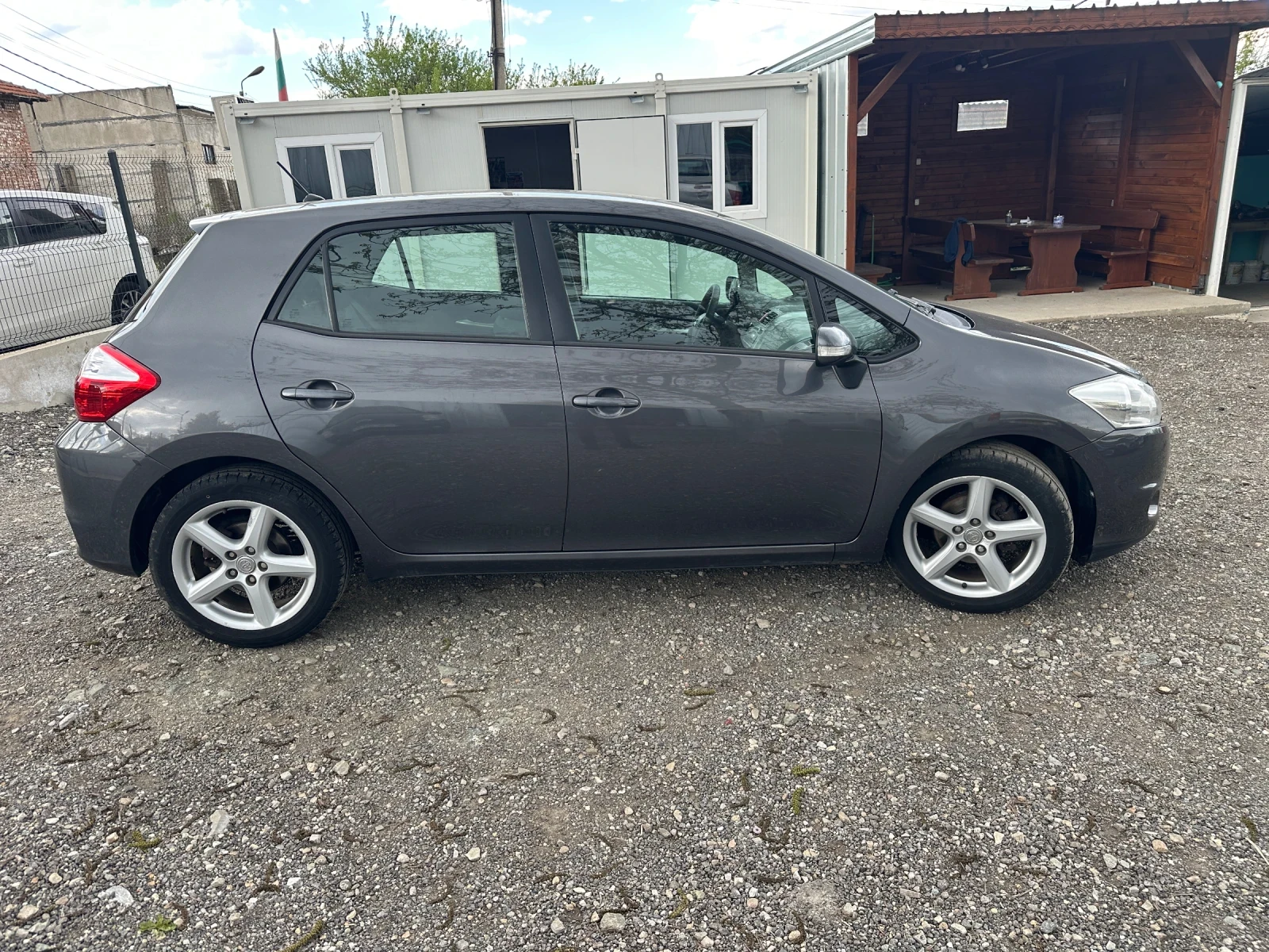 Toyota Auris 1.33 vvti, снимка 3 - Автомобили и джипове - 54346206