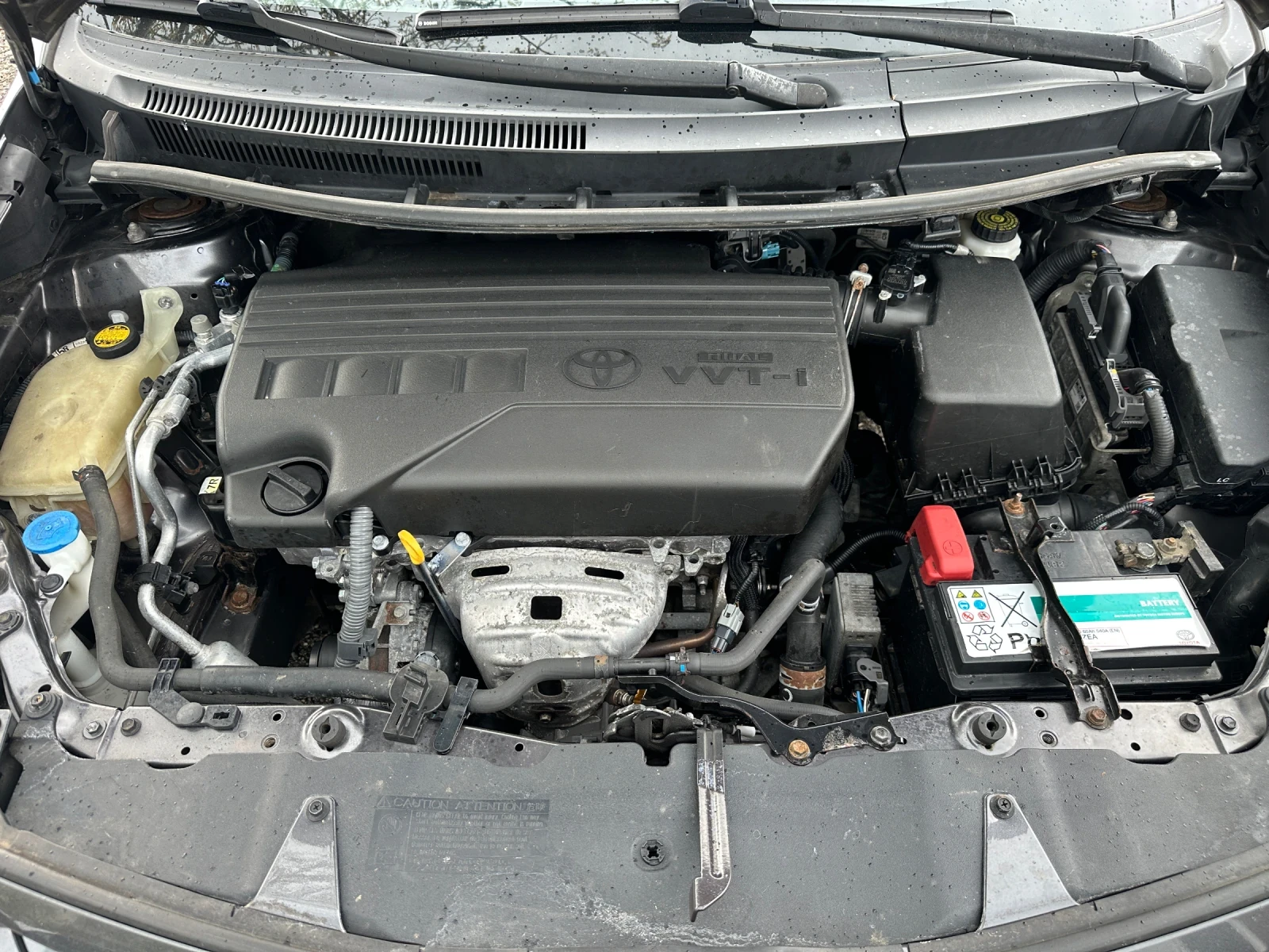 Toyota Auris 1.33 vvti, снимка 14 - Автомобили и джипове - 54346206