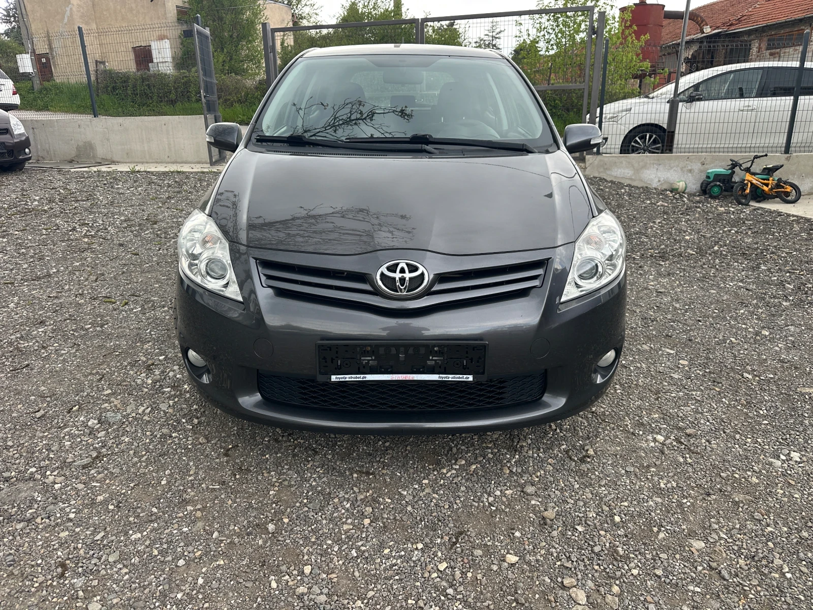 Toyota Auris 1.33 vvti, снимка 2 - Автомобили и джипове - 54346206