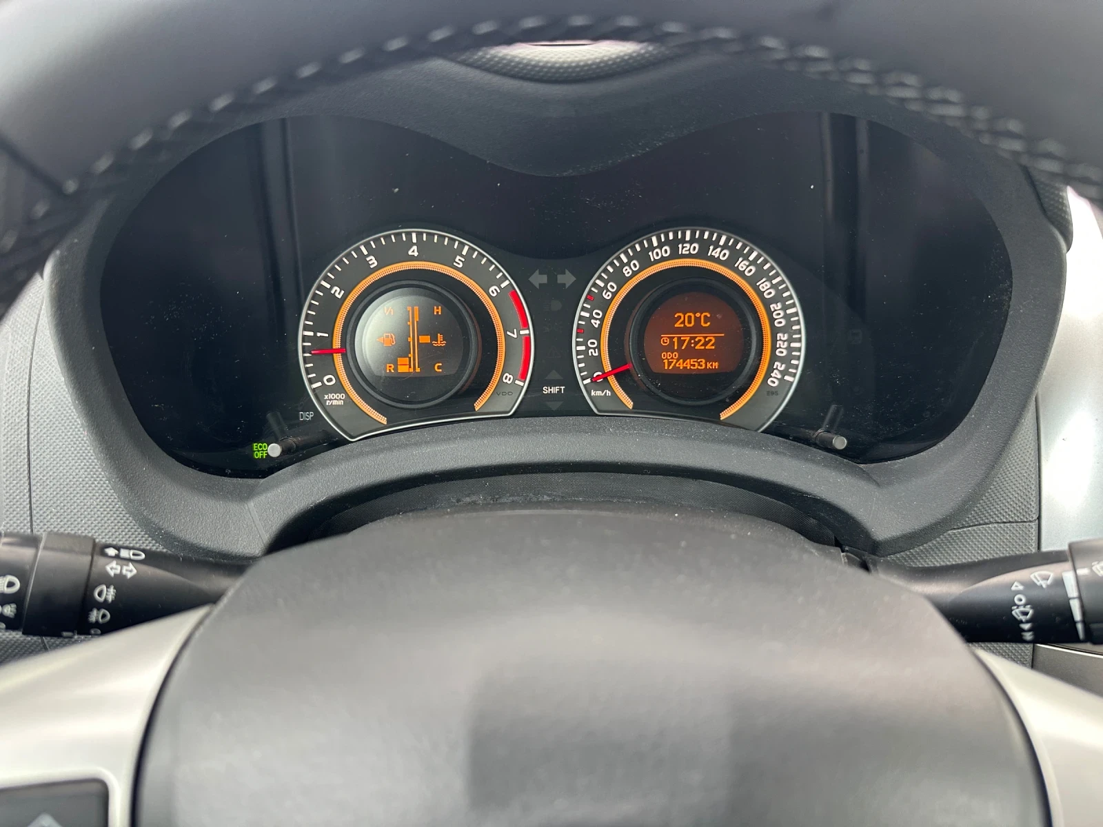 Toyota Auris 1.33 vvti, снимка 10 - Автомобили и джипове - 54346206