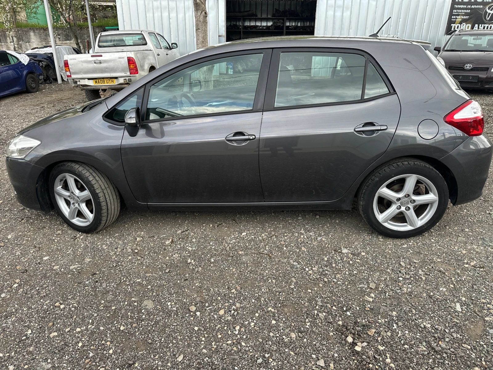Toyota Auris 1.33 vvti, снимка 5 - Автомобили и джипове - 54346206