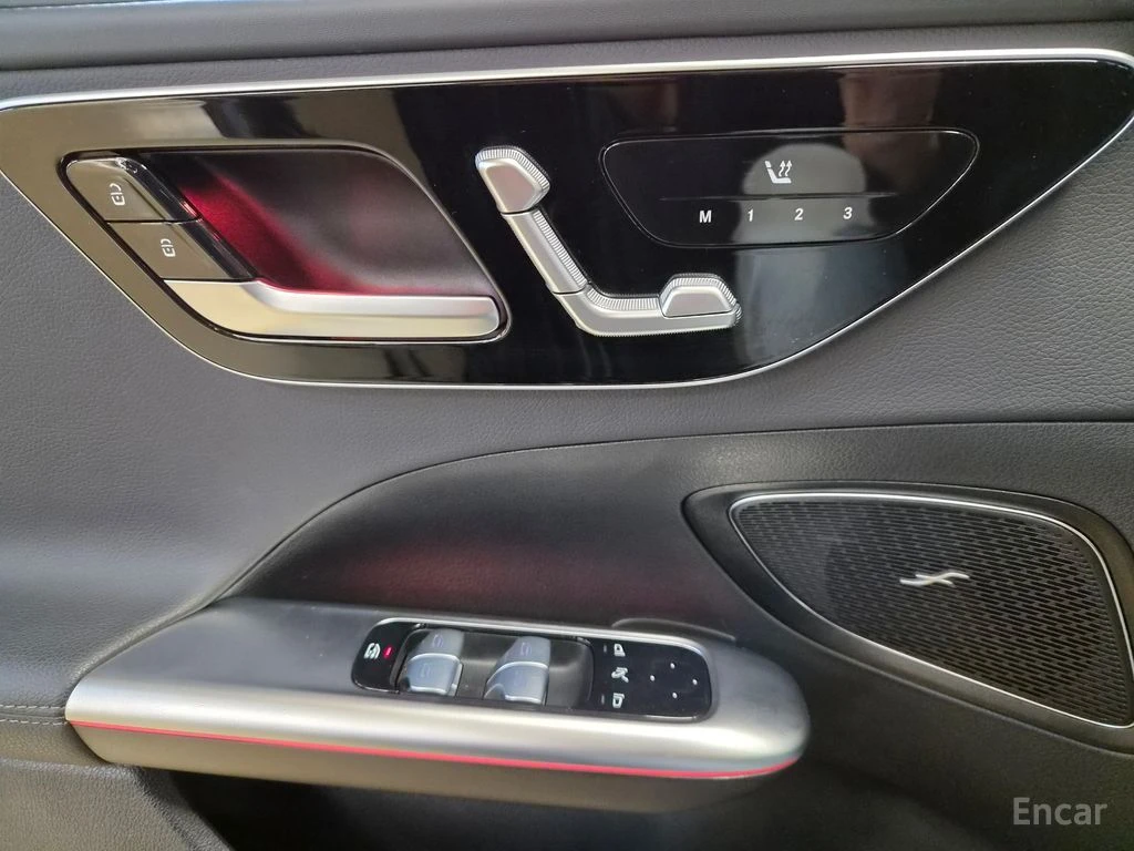 Mercedes-Benz C 300 4MATIC* AMG* BURMESTER* CARBON* HEAD-UP* 360 CAM* , снимка 14 - Автомобили и джипове - 54782936