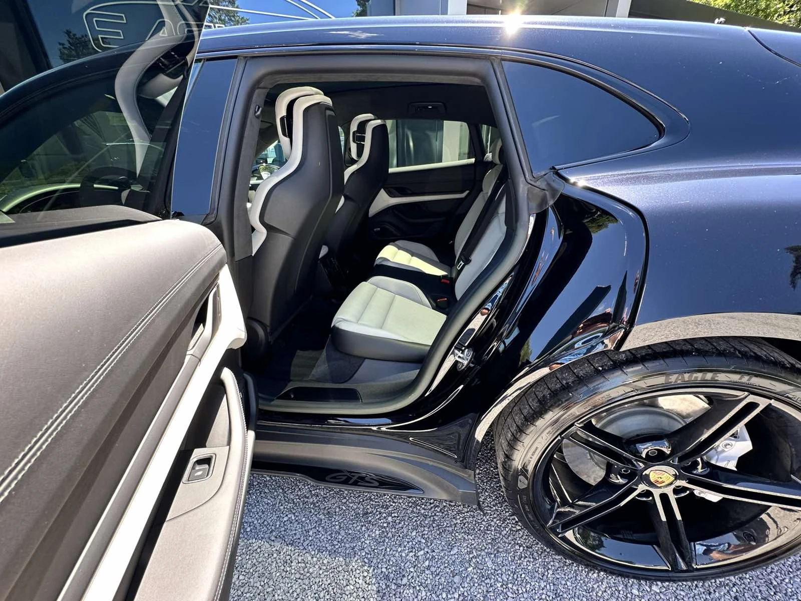 Porsche Taycan Sport Turismo GTS, снимка 16 - Автомобили и джипове - 54955673