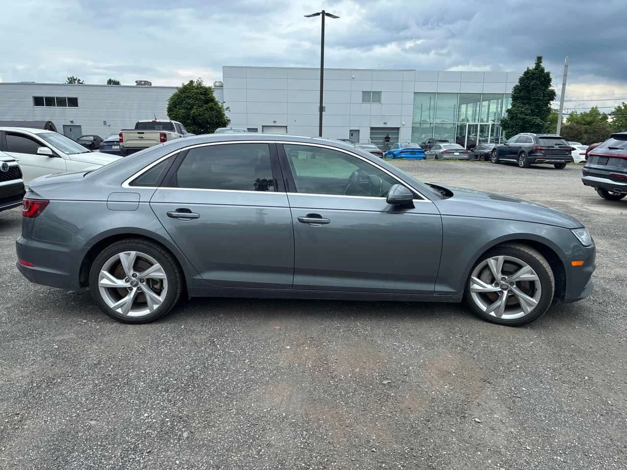 Audi A4 * Progressiv * CARFAX * БЕЗ ПЪРВОНАЧАЛНА ВНОСКА, снимка 3 - Автомобили и джипове - 55226273