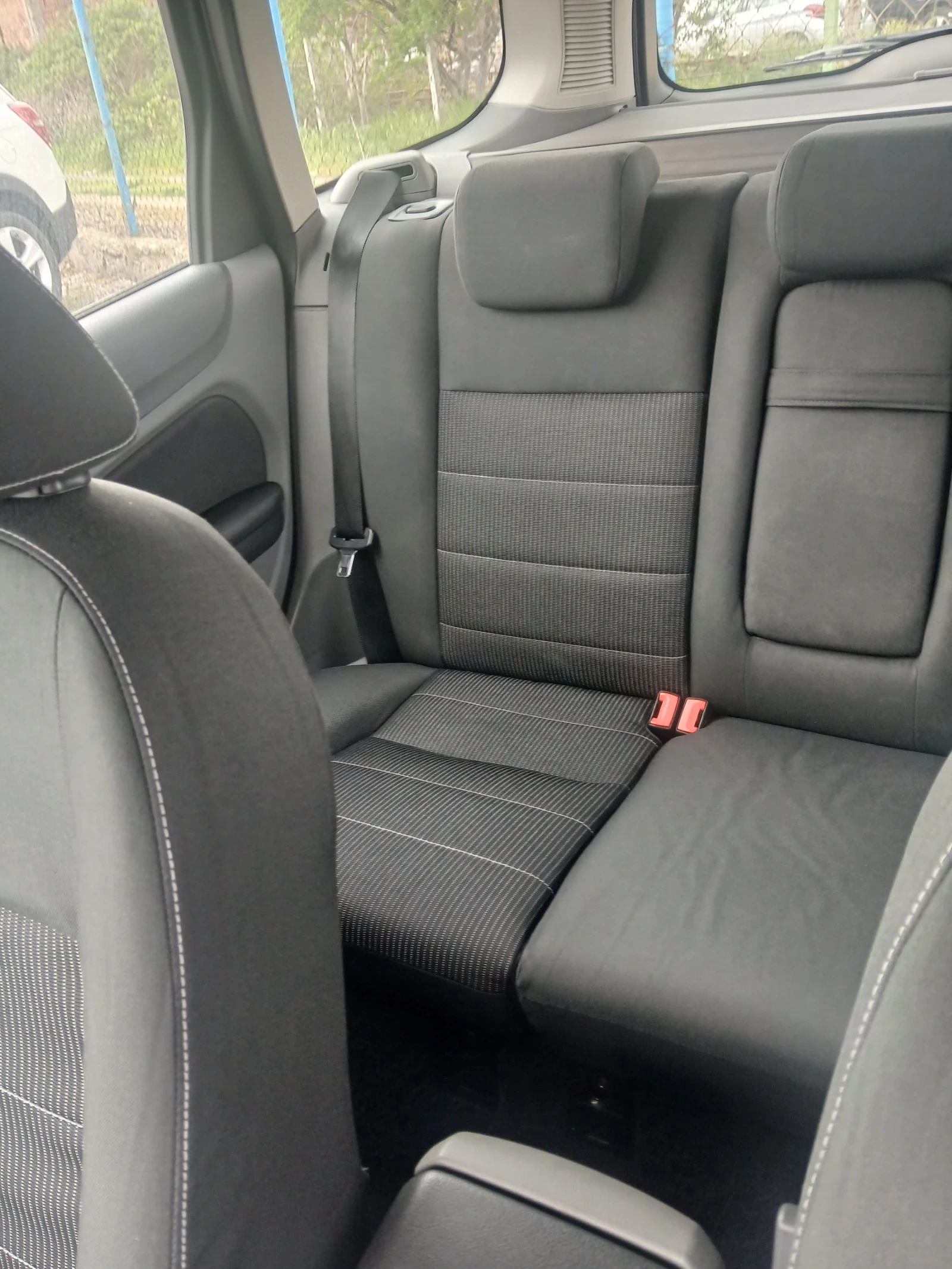 Ford Focus 1.6, снимка 8 - Автомобили и джипове - 55402121