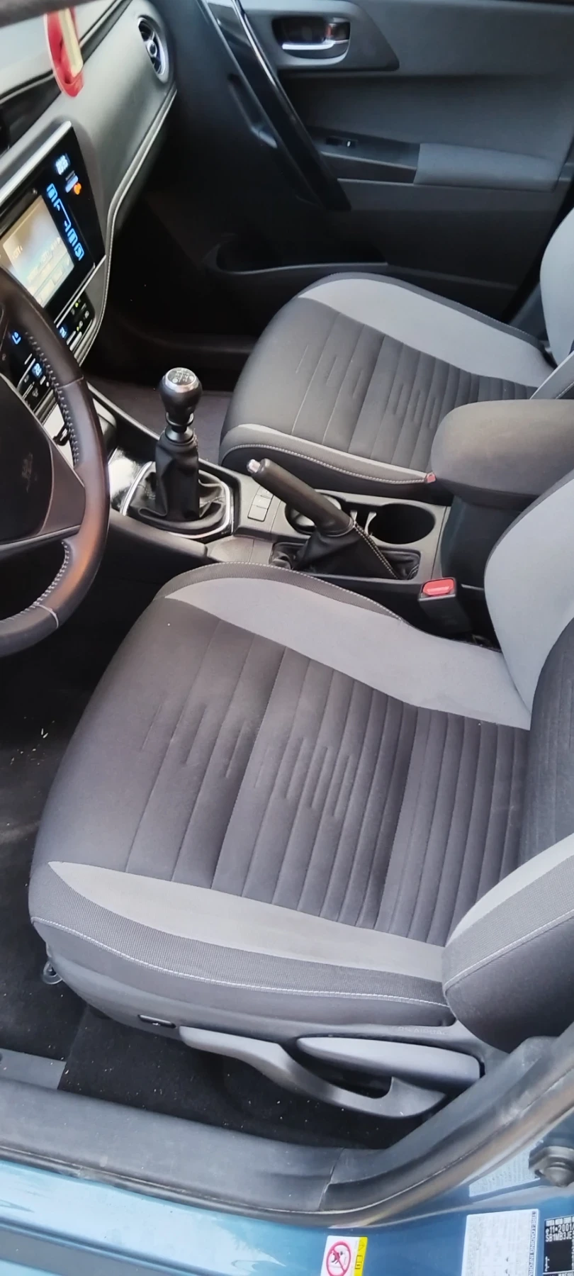 Toyota Auris, снимка 5 - Автомобили и джипове - 55503415