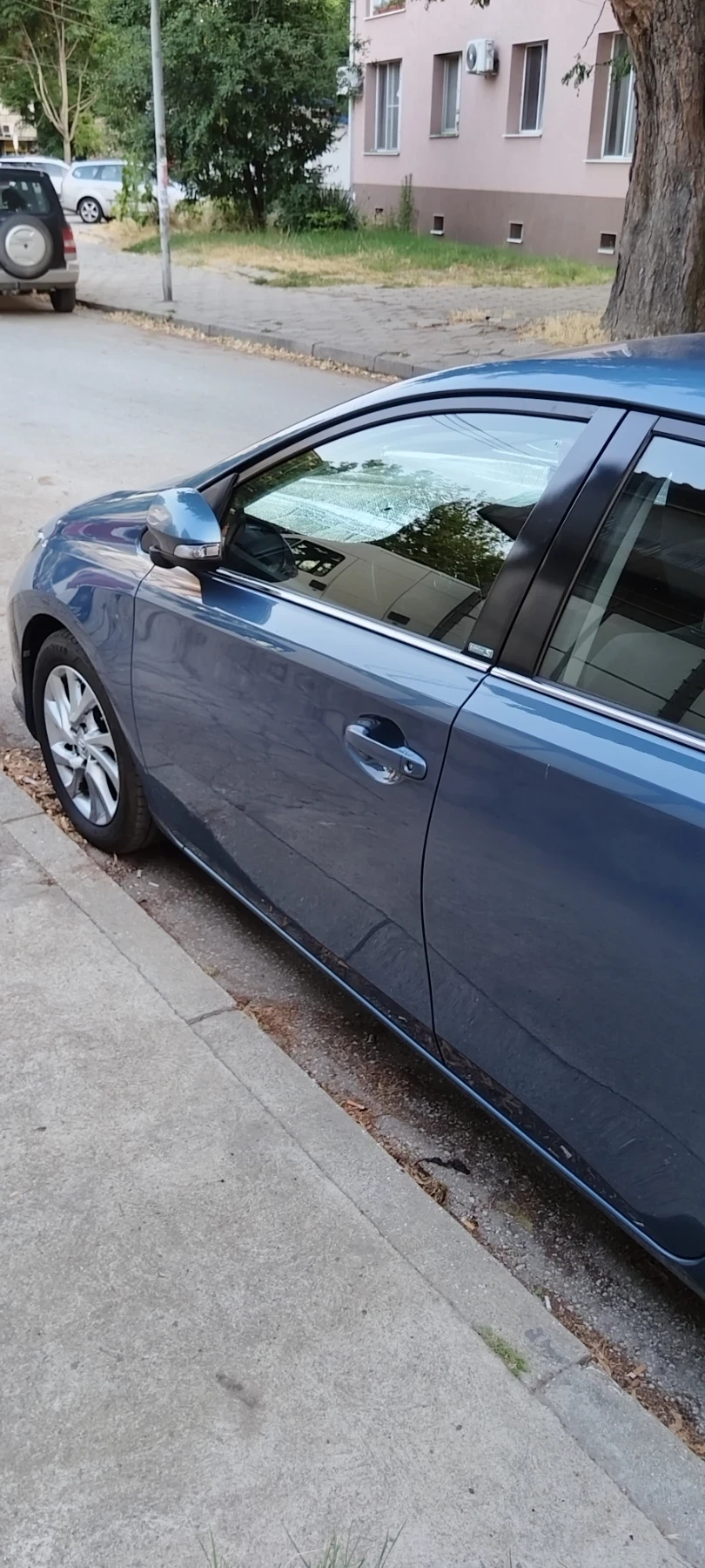 Toyota Auris, снимка 3 - Автомобили и джипове - 55503415