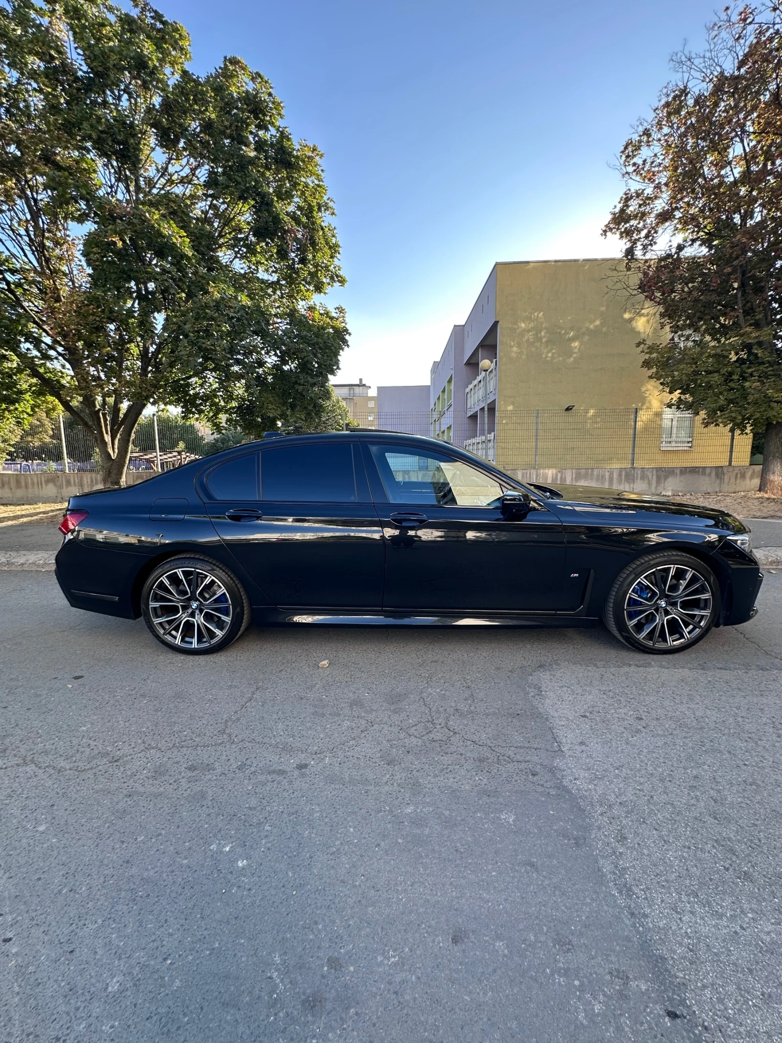 BMW 730 xDrive Facelift M Sport Laser, снимка 2 - Автомобили и джипове - 56060361