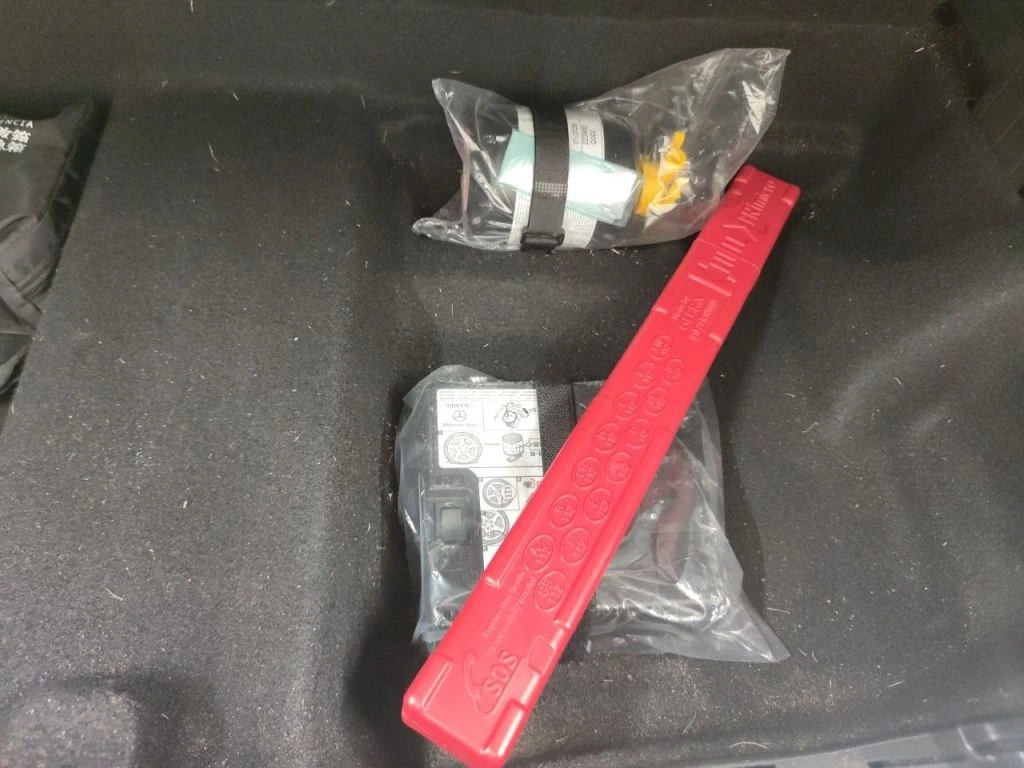 Mercedes-Benz E 300 Break Luxury Line Leather Navi LED, снимка 17 - Автомобили и джипове - 56288017