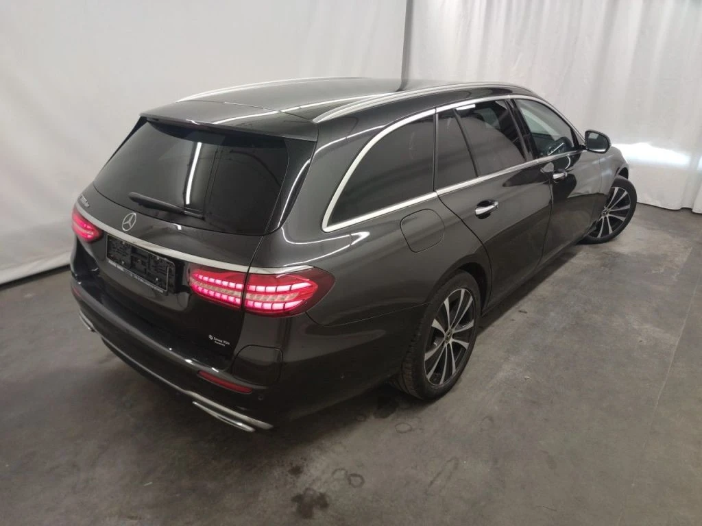 Mercedes-Benz E 300 Break Luxury Line Leather Navi LED, снимка 4 - Автомобили и джипове - 56288017