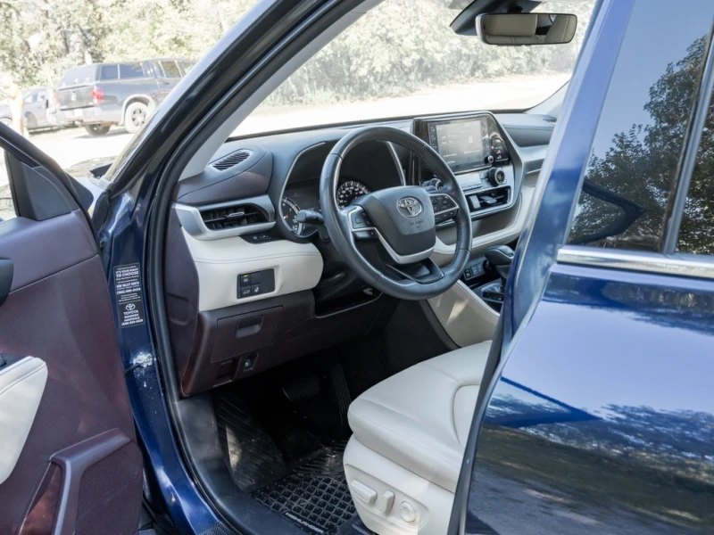 Toyota Highlander * XLE AWD| ONE OWNER| CERAMIC COATED * CARFAX * БЕ, снимка 8 - Автомобили и джипове - 52959512