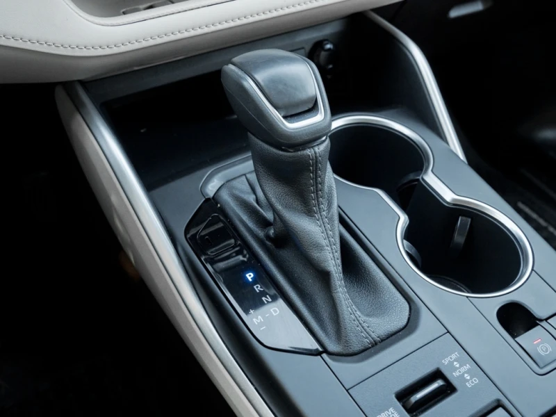 Toyota Highlander * XLE AWD| ONE OWNER| CERAMIC COATED * CARFAX * БЕ, снимка 16 - Автомобили и джипове - 52959512