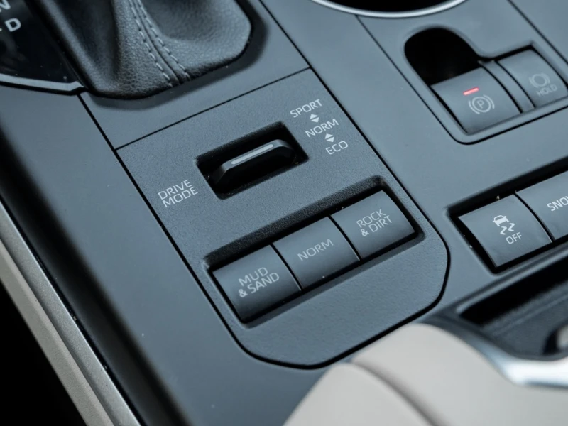 Toyota Highlander * XLE AWD| ONE OWNER| CERAMIC COATED * CARFAX * БЕ, снимка 17 - Автомобили и джипове - 52959512