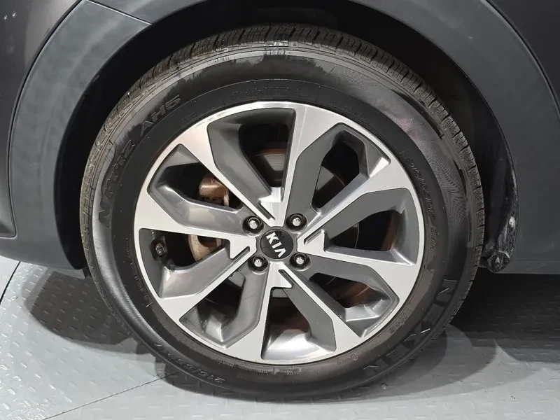 Kia Stonic 1.6 Trendy, снимка 5 - Автомобили и джипове - 55786820