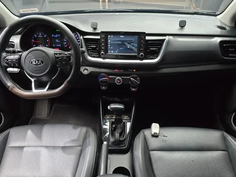 Kia Stonic 1.6 Trendy, снимка 7 - Автомобили и джипове - 55786820