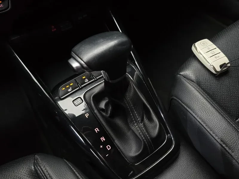 Kia Stonic 1.6 Trendy, снимка 9 - Автомобили и джипове - 55786820