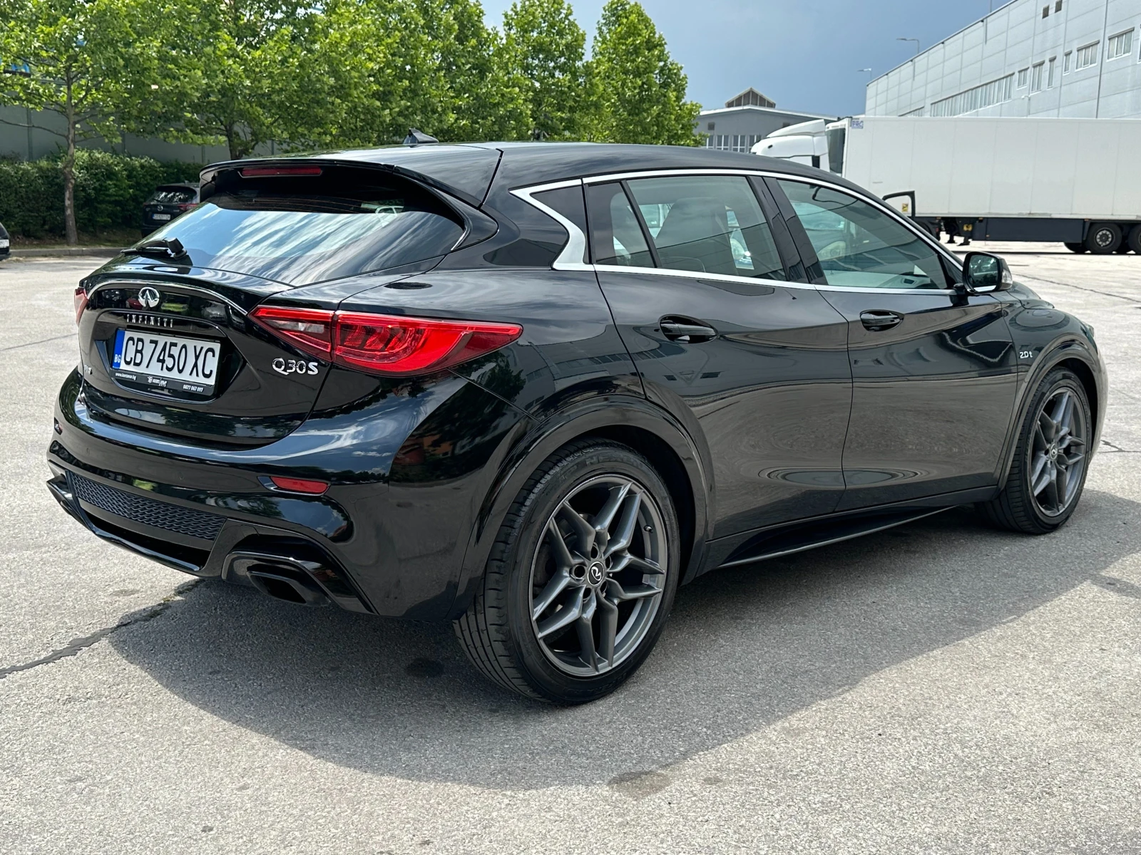 Infiniti Q30 2.0T 4x4 Подгрев/Панорама/BOSE - изображение 4