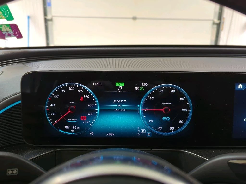 Mercedes-Benz EQC 400 AMG Line - изображение 10