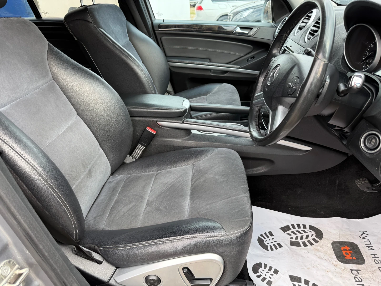 Mercedes-Benz ML 300 Десен волан, снимка 13 - Автомобили и джипове - 53963294