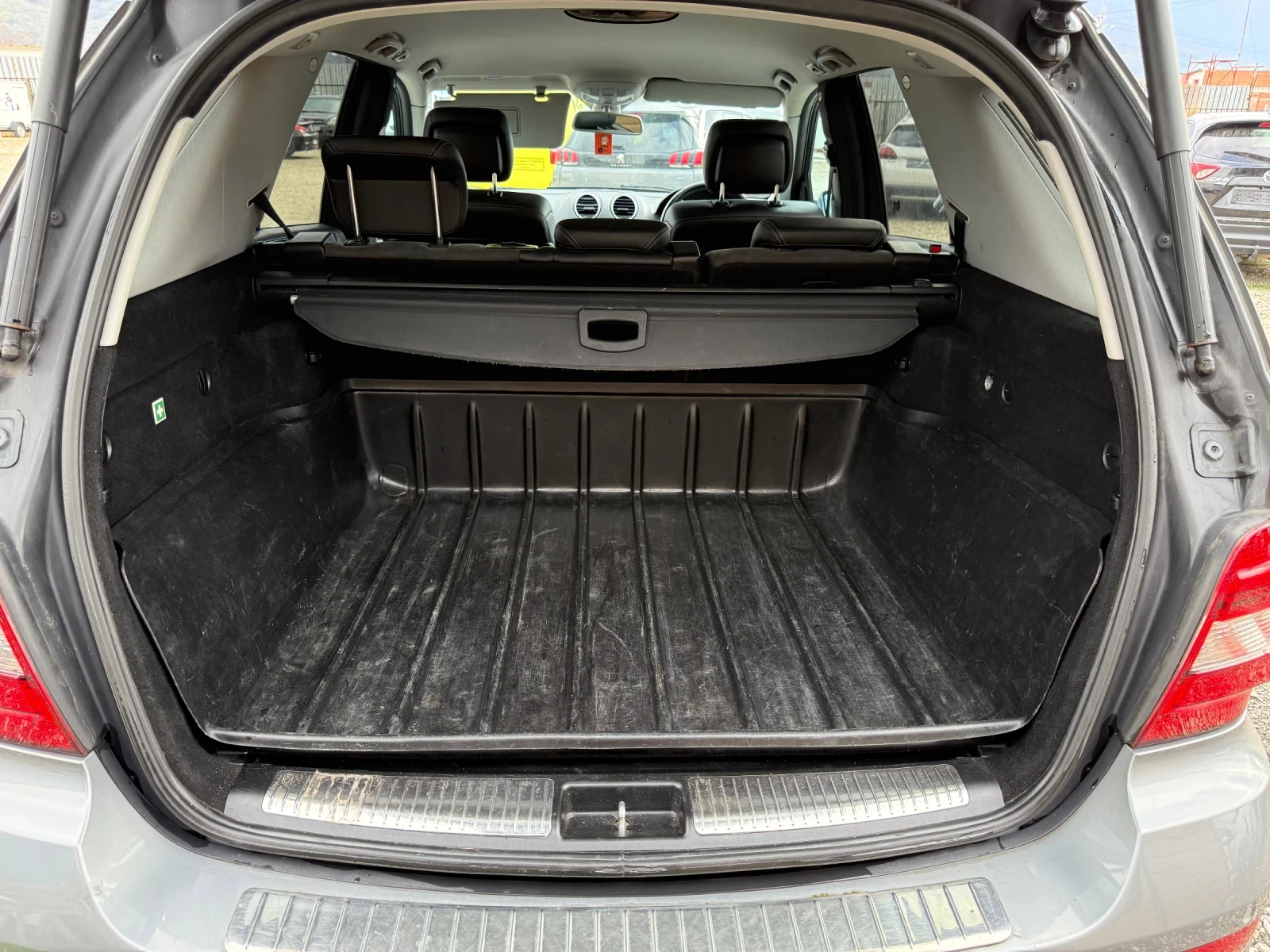 Mercedes-Benz ML 300 Десен волан, снимка 16 - Автомобили и джипове - 53963294