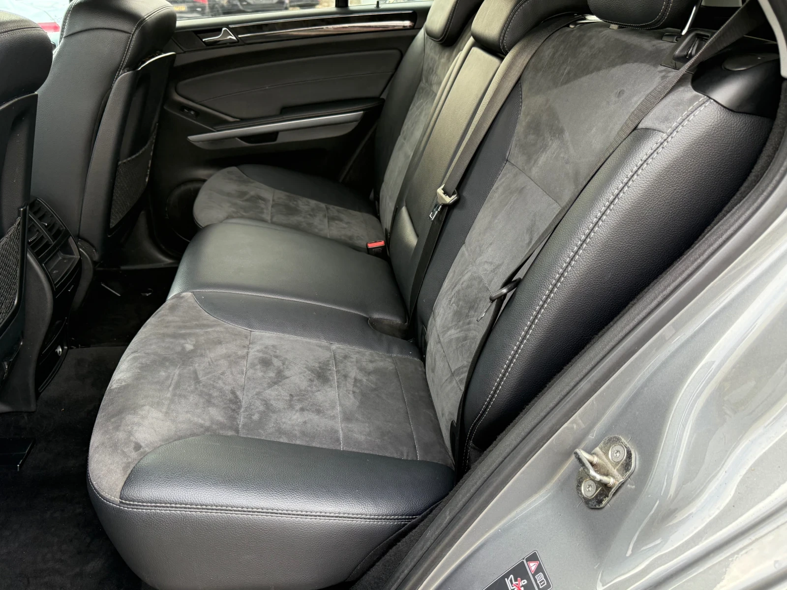 Mercedes-Benz ML 300 Десен волан, снимка 10 - Автомобили и джипове - 53963294