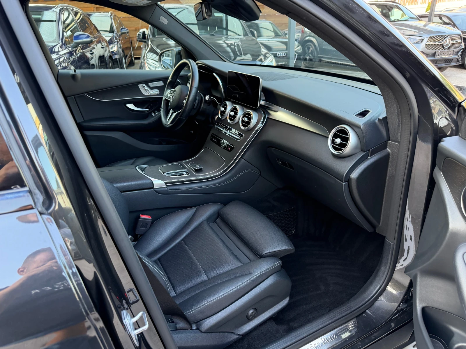 Mercedes-Benz GLC 300 AMG 4-matic, снимка 12 - Автомобили и джипове - 55631820