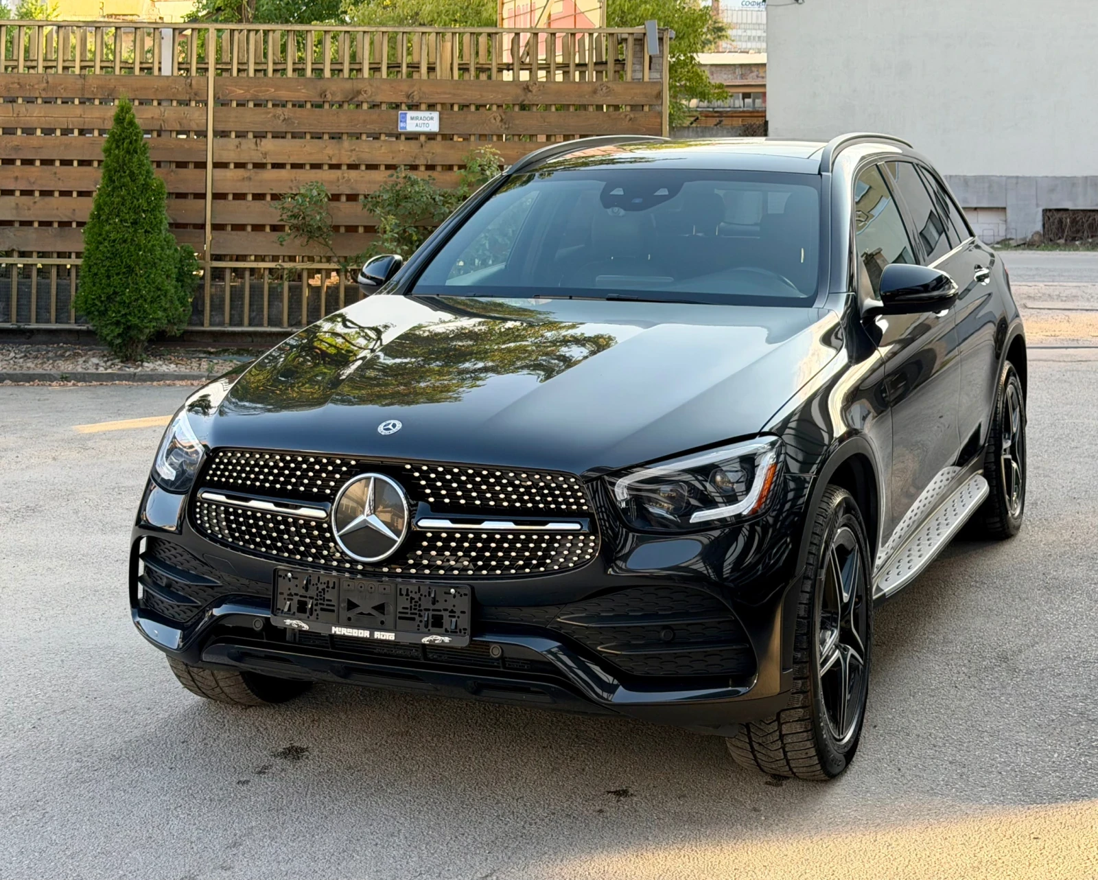 Mercedes-Benz GLC 300 AMG 4-matic, снимка 3 - Автомобили и джипове - 55631820