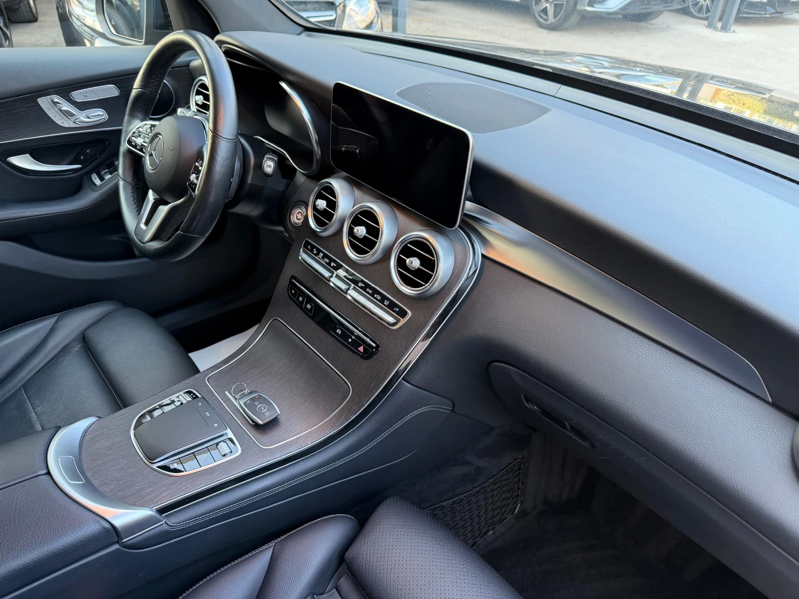 Mercedes-Benz GLC 300 AMG 4-matic, снимка 10 - Автомобили и джипове - 55631820