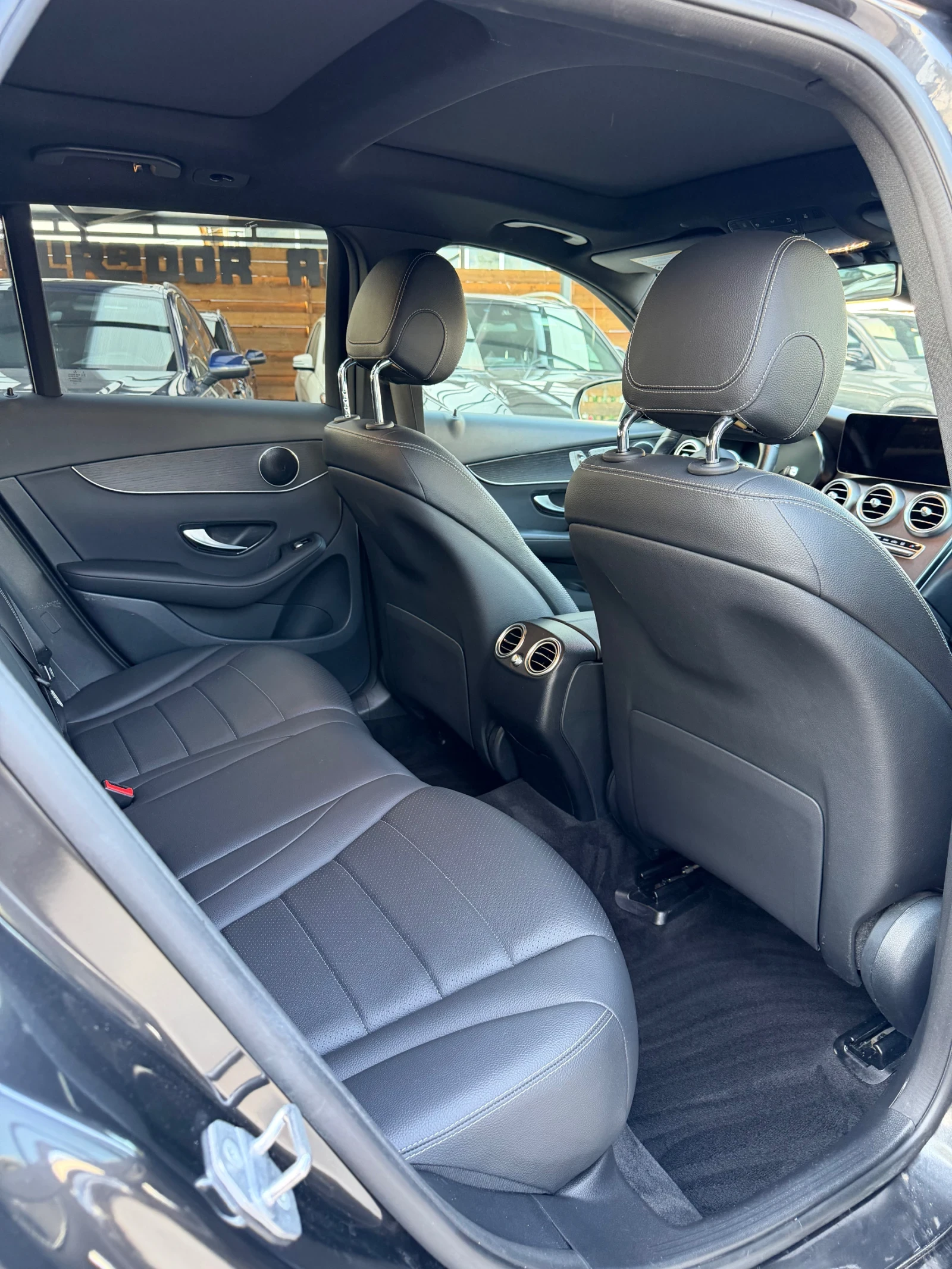Mercedes-Benz GLC 300 AMG 4-matic, снимка 13 - Автомобили и джипове - 55631820