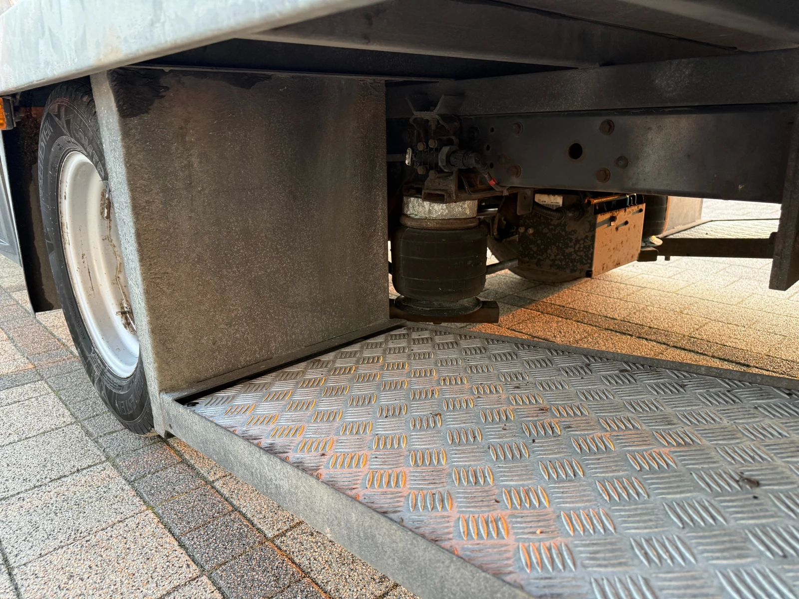 Iveco Daily 40C18 3.0HPI Специален до 3.5т. 5.20м. Климатроник - изображение 6