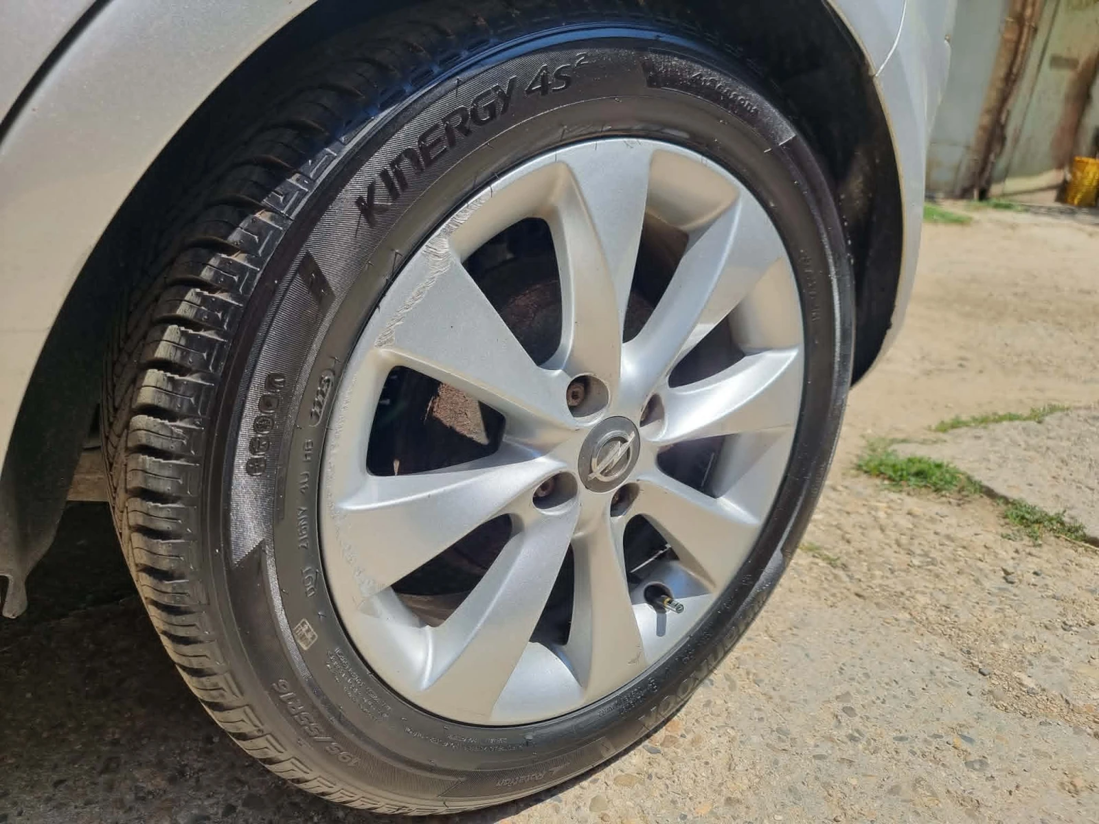 Гуми с джанти Hankook 195/55R16, снимка 2 - Гуми и джанти - 55149823