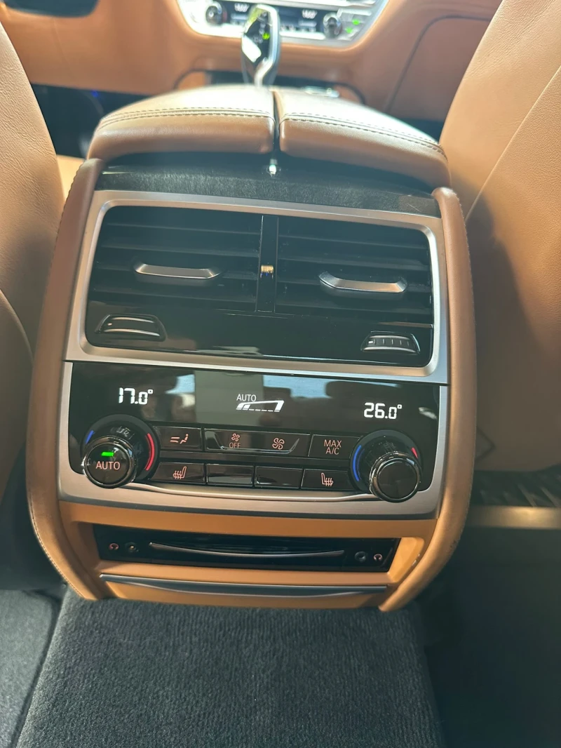 BMW 740 XDrive| Laser| Head Up| EURO6, снимка 14 - Автомобили и джипове - 50910245