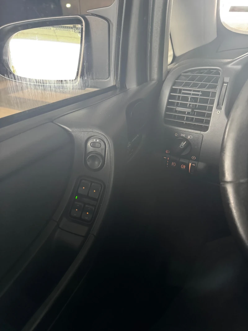 Opel Zafira 1.6i, снимка 10 - Автомобили и джипове - 52421467