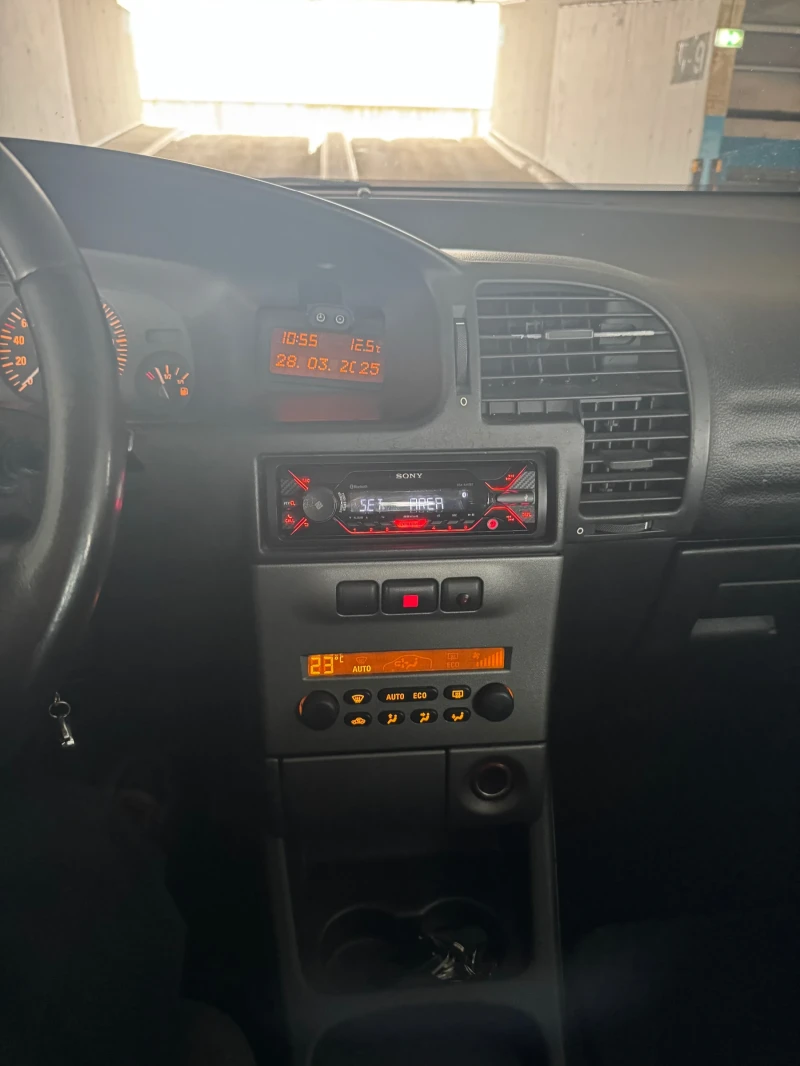 Opel Zafira 1.6i, снимка 12 - Автомобили и джипове - 52421467