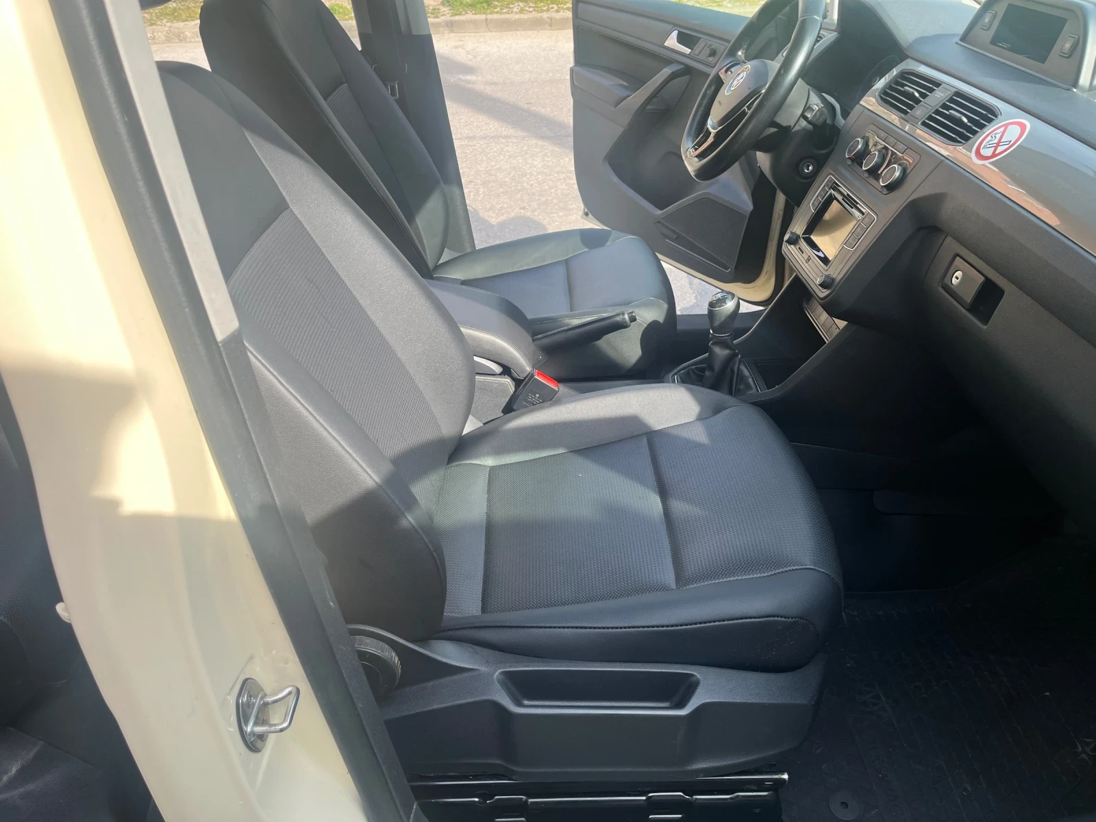 VW Caddy Макси, снимка 7 - Автомобили и джипове - 53876312