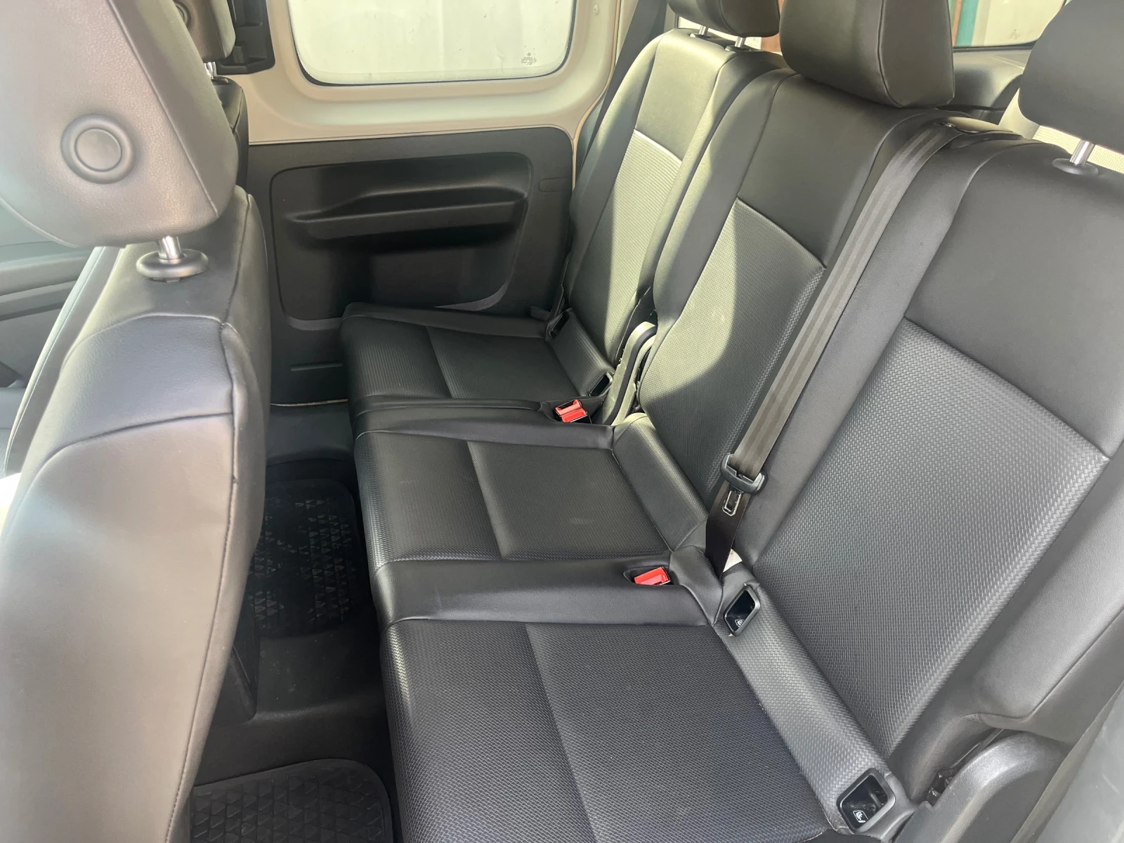 VW Caddy Макси, снимка 9 - Автомобили и джипове - 53876312