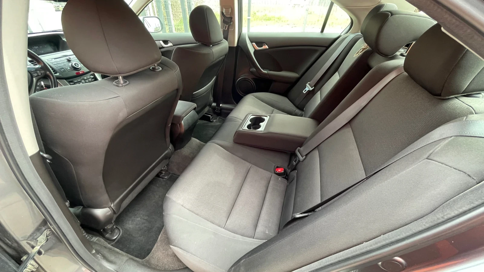 Honda Accord 2.0 i-Vtec Facelift, снимка 11 - Автомобили и джипове - 54013713