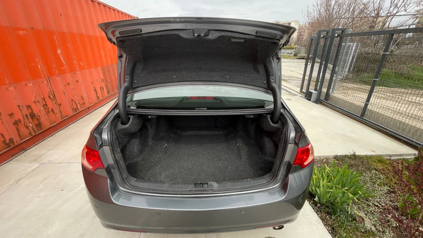 Honda Accord 2.0 i-Vtec Facelift, снимка 12 - Автомобили и джипове - 54013713